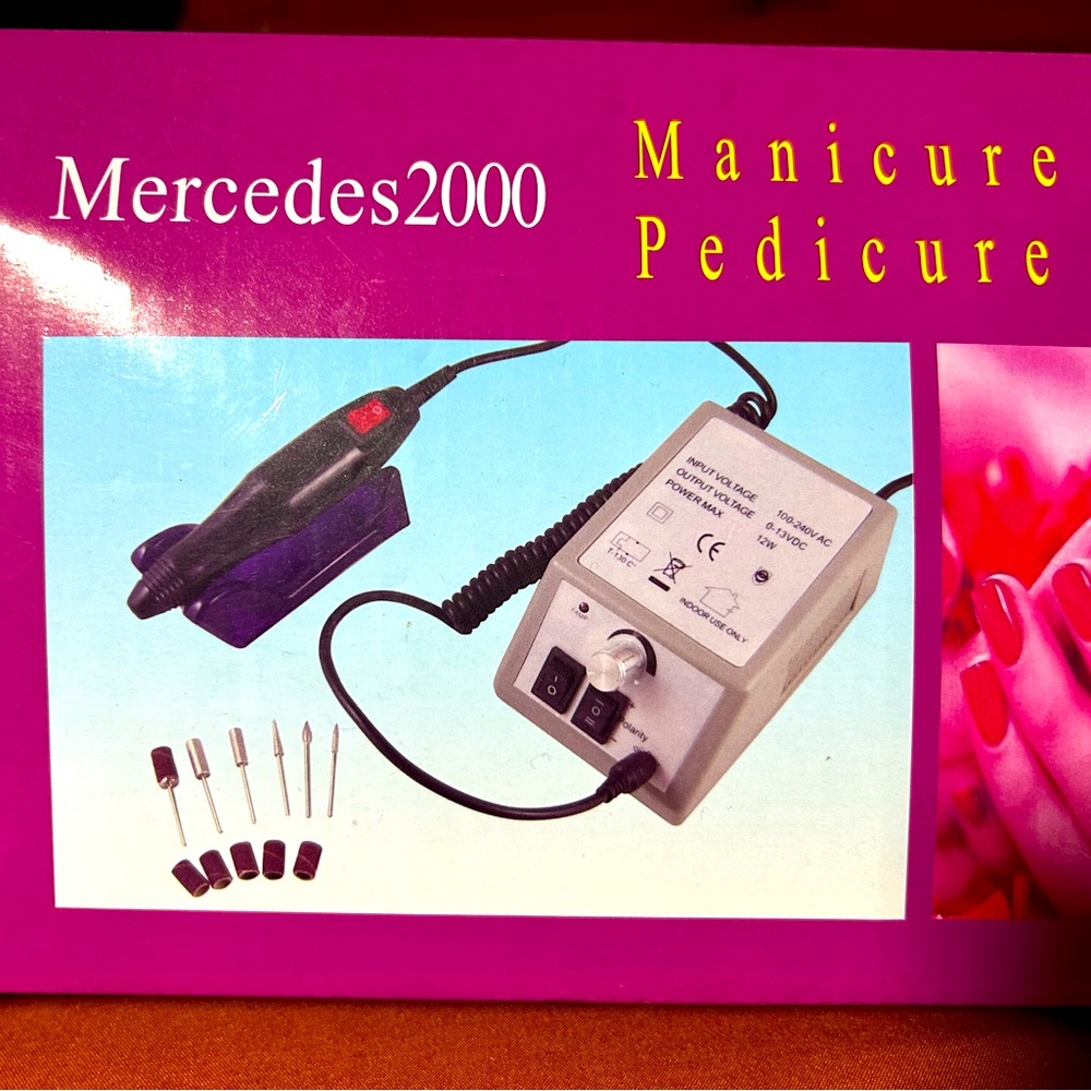 Mercedes 2000 Manicure and Pedicure set